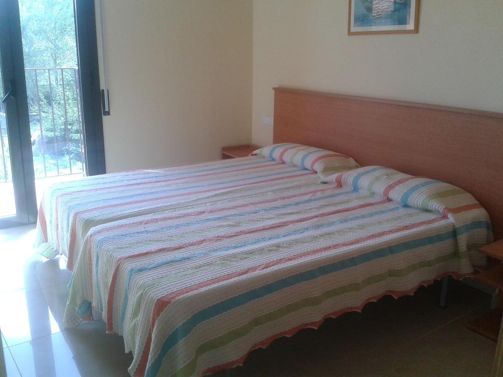 Apartamentos Fonda Finet Sant Felíu de Pallarols Camera foto